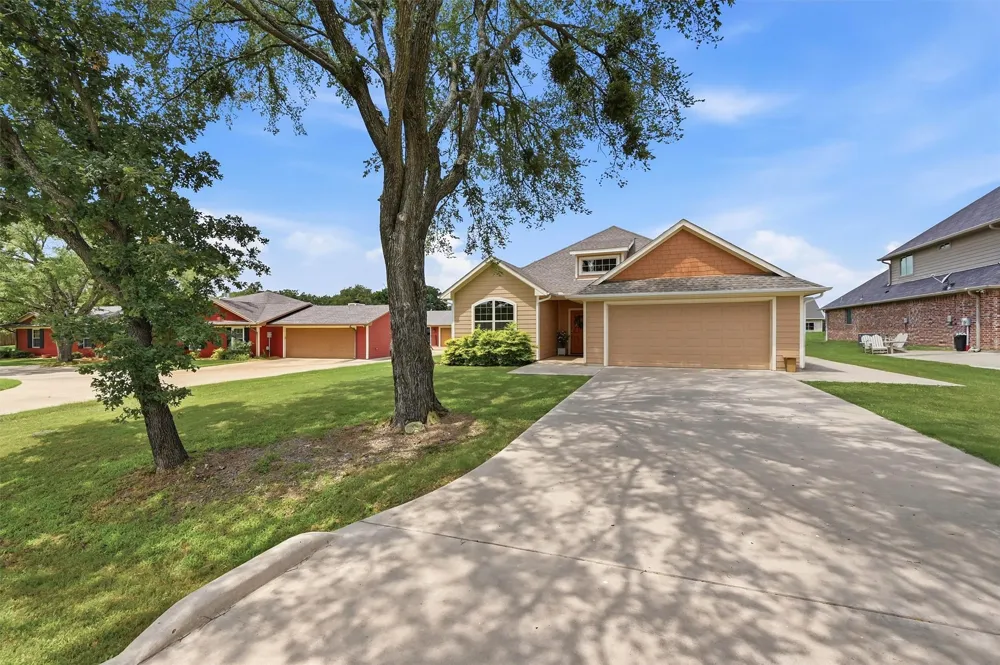 114 Sequoya Drive Lake Kiowa, TX 76240