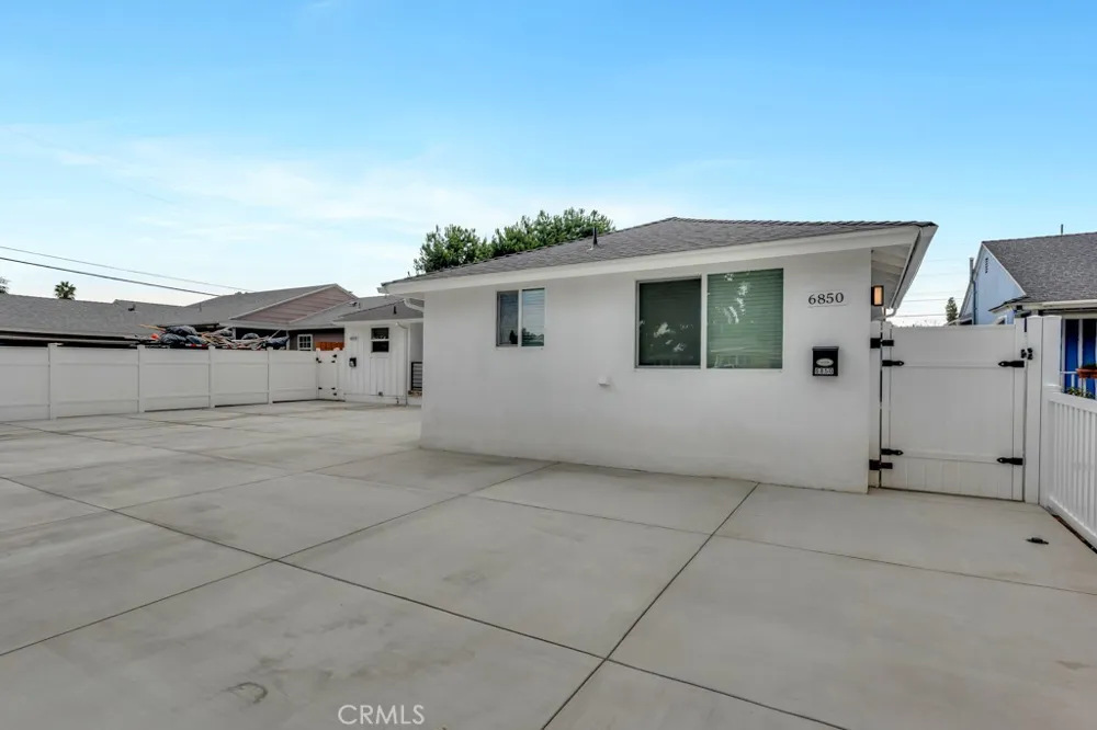 6852 Claire Avenue Reseda, CA 91335