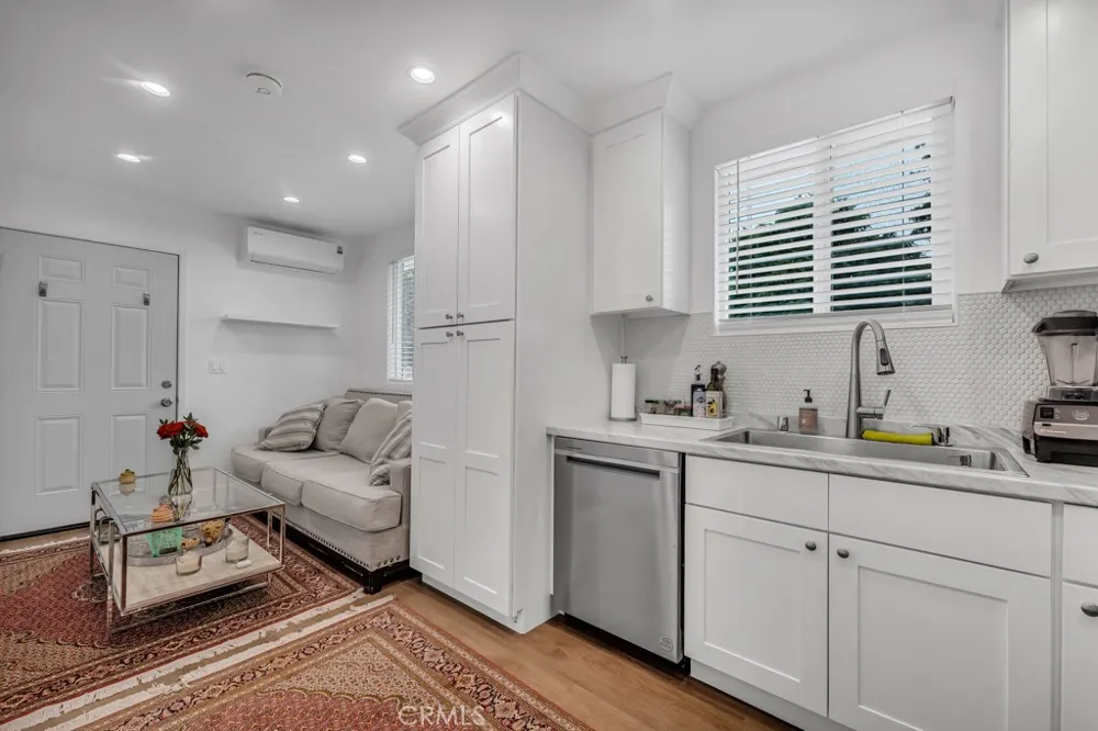 6852 Claire Avenue Reseda, CA 91335
