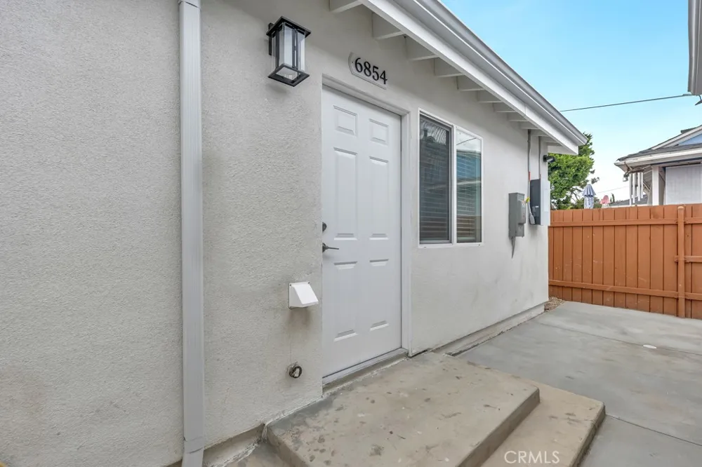 6852 Claire Avenue Reseda, CA 91335