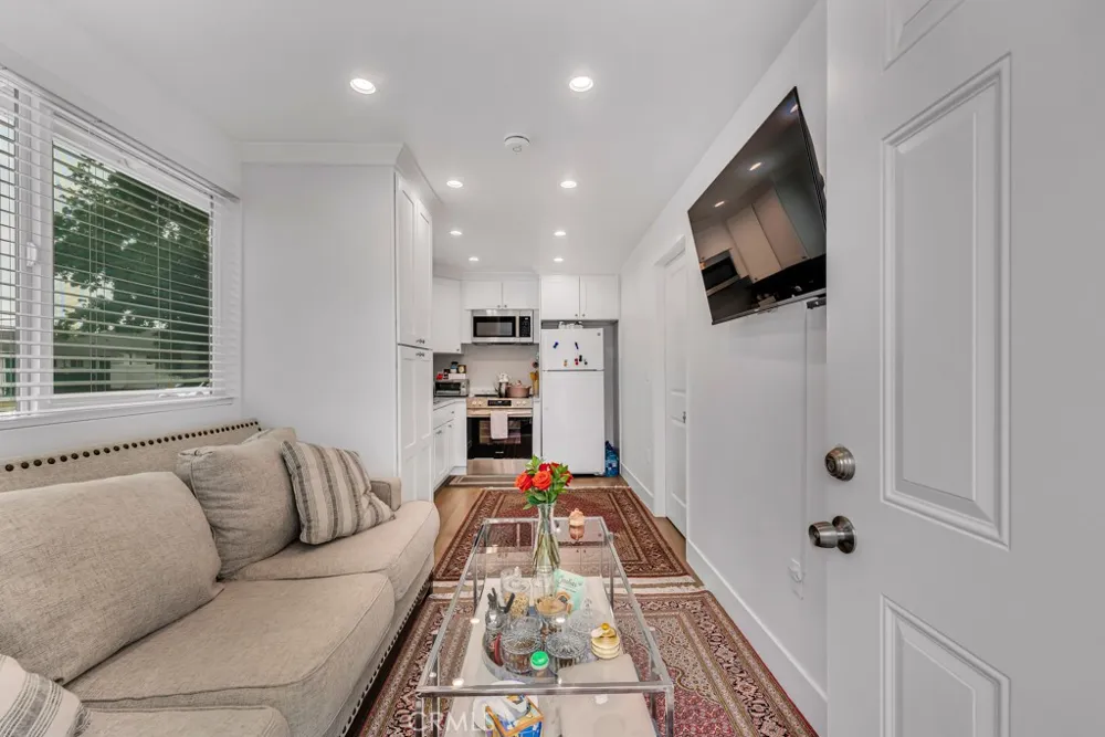 6852 Claire Avenue Reseda, CA 91335