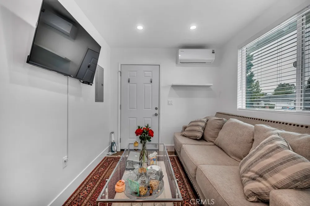 6852 Claire Avenue Reseda, CA 91335
