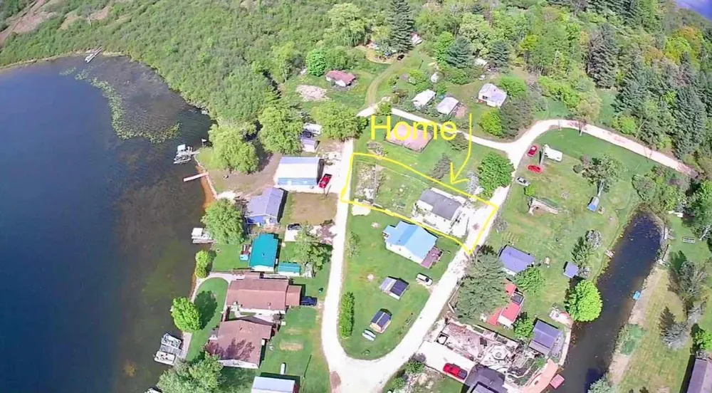 9388 S Lake Drive Evart, MI 49631