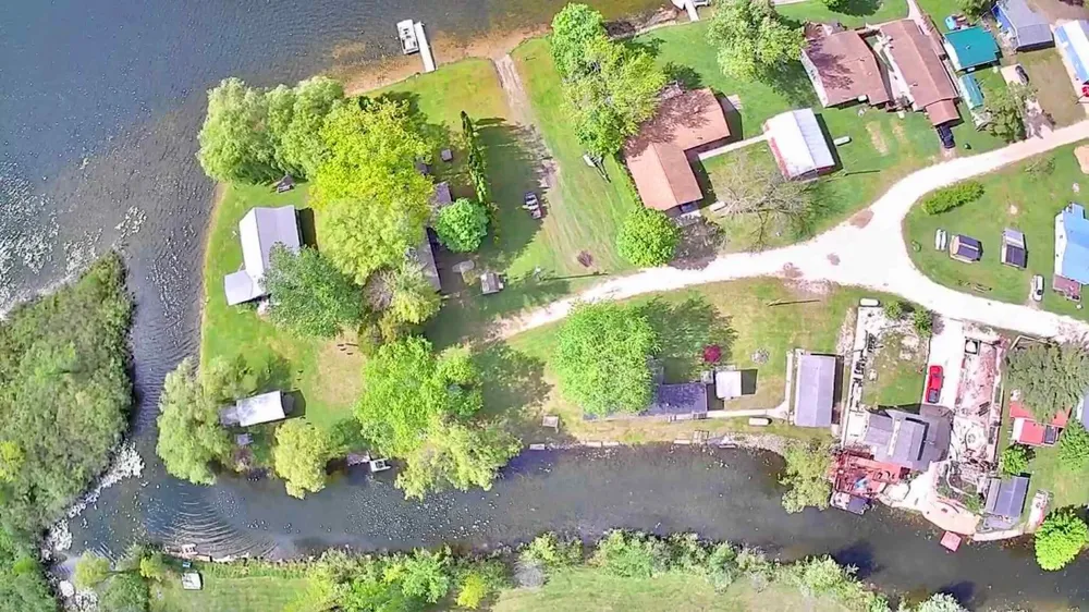9388 S Lake Drive Evart, MI 49631