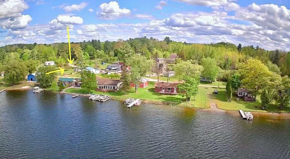 9388 S Lake Drive Evart, MI 49631