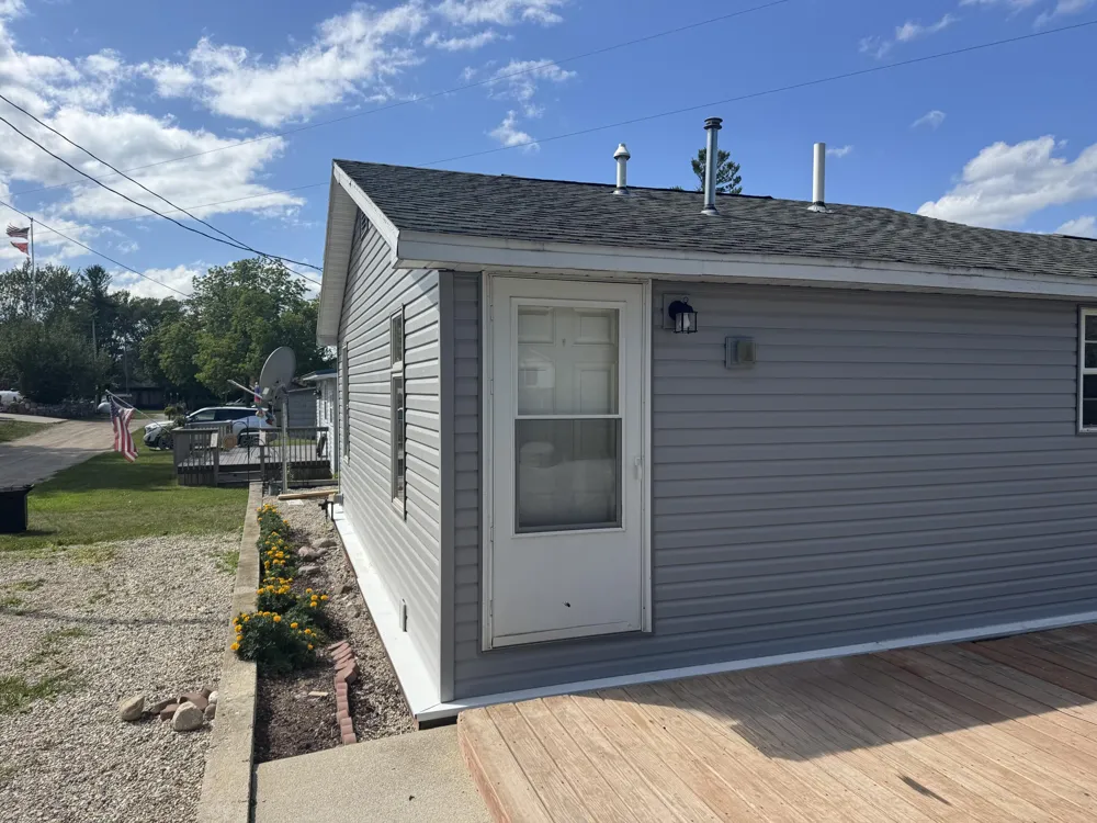 9388 S Lake Drive Evart, MI 49631