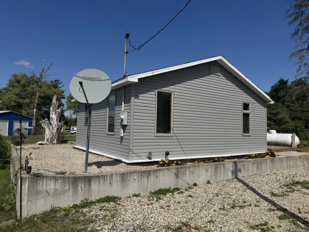 9388 S Lake Drive Evart, MI 49631