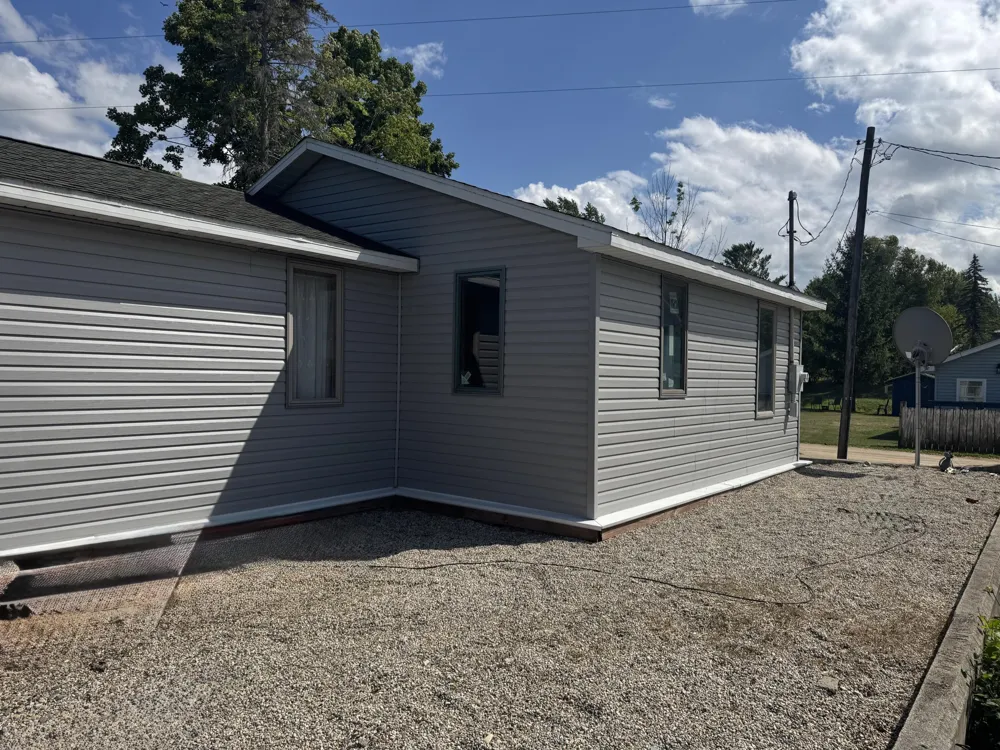 9388 S Lake Drive Evart, MI 49631
