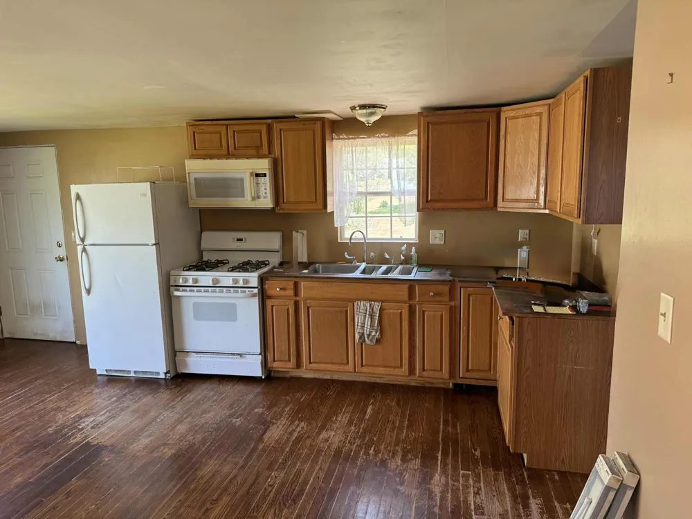 9388 S Lake Drive Evart, MI 49631