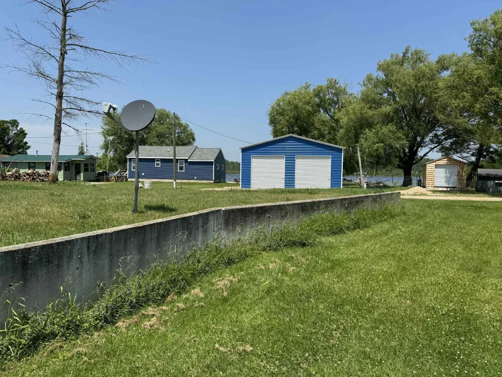 9388 S Lake Drive Evart, MI 49631