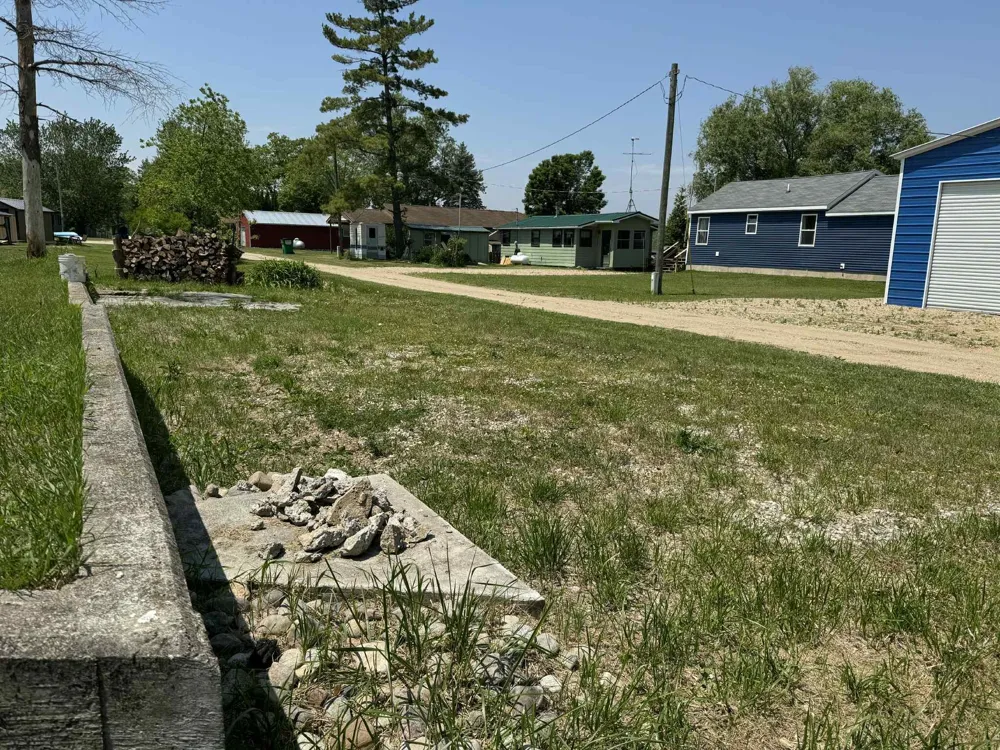 9388 S Lake Drive Evart, MI 49631
