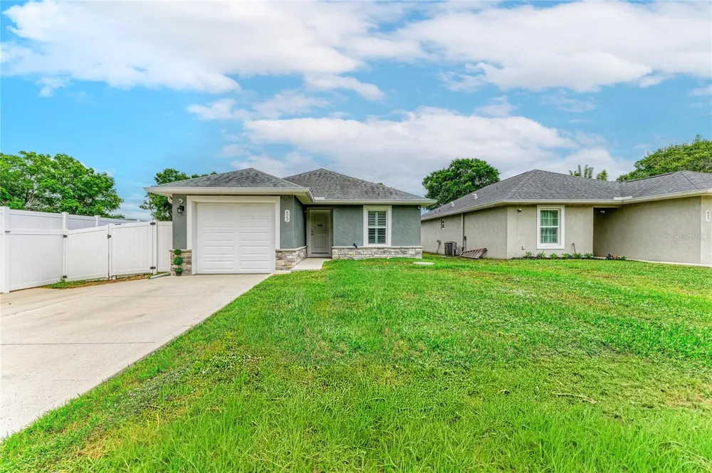 823 BACON AVENUE Sarasota, FL 34232