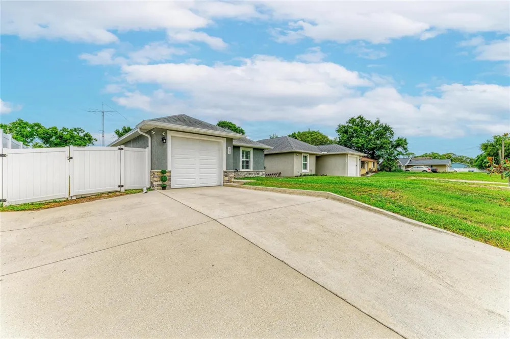 823 BACON AVENUE Sarasota, FL 34232