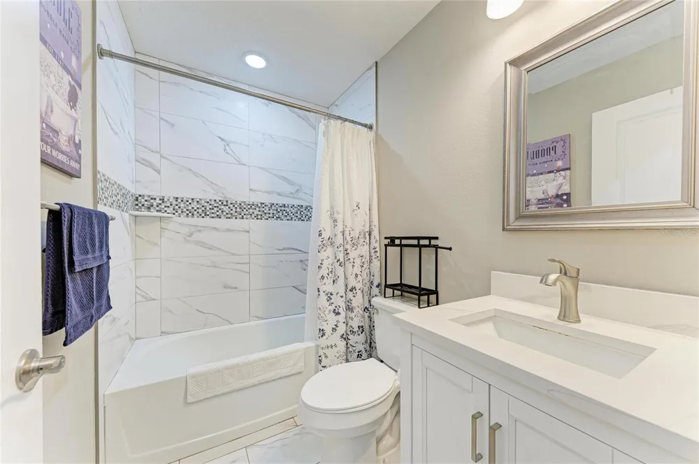 823 BACON AVENUE Sarasota, FL 34232