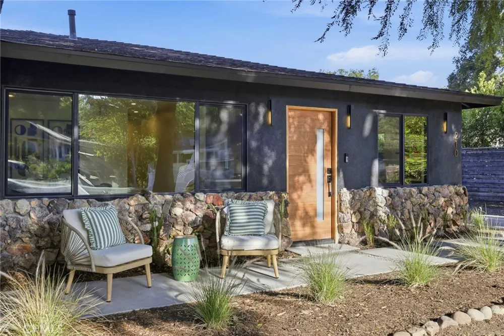 210 Lomita Ojai, CA 93023