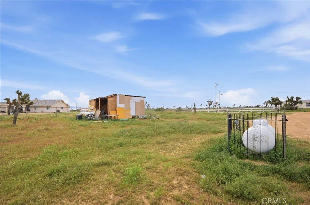 7180 Solano Road Phelan, CA 92371