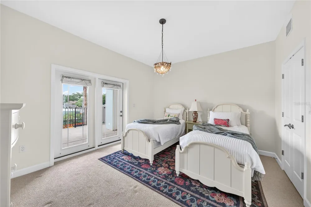 2305 EDGEWATER DRIVE #1210 Orlando, FL 32804