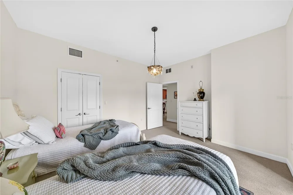 2305 EDGEWATER DRIVE #1210 Orlando, FL 32804