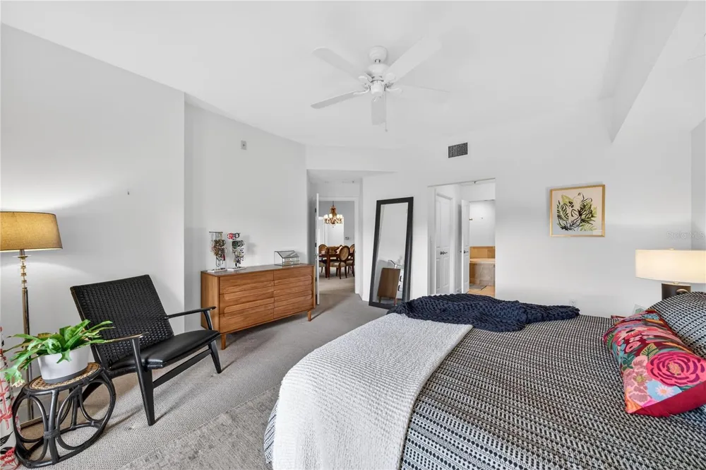 2305 EDGEWATER DRIVE #1210 Orlando, FL 32804