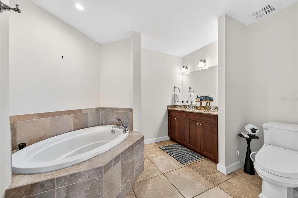2305 EDGEWATER DRIVE #1210 Orlando, FL 32804