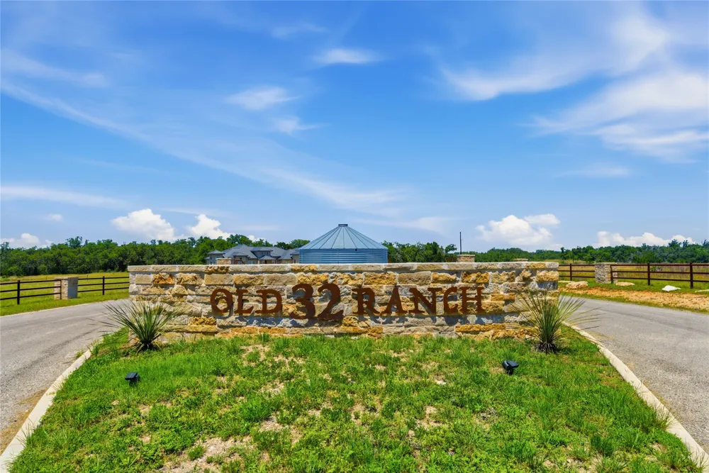 623 Whiskey Trail Blanco, TX 78606
