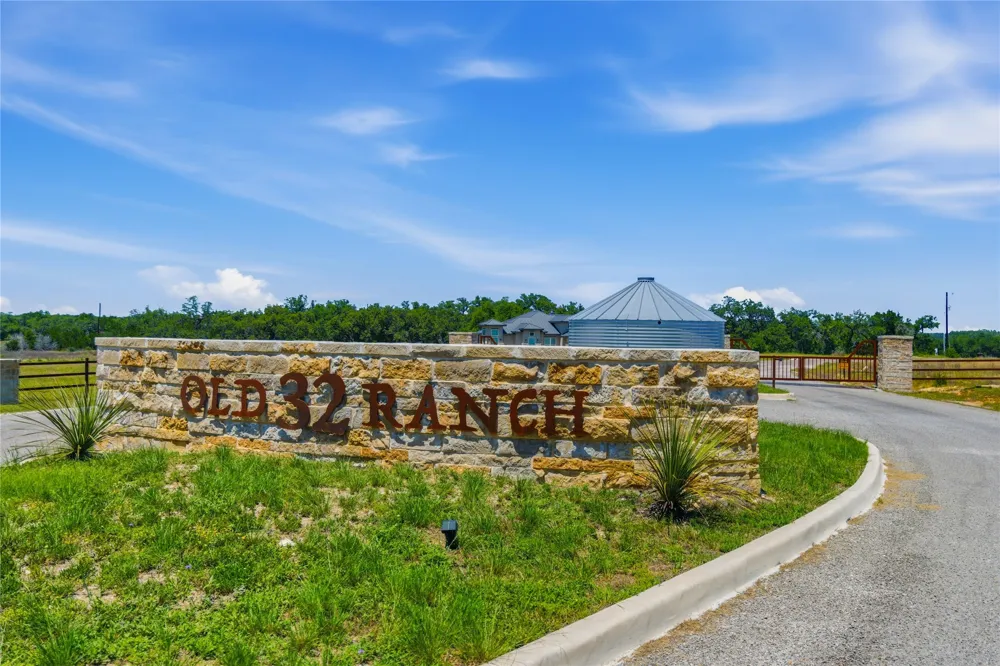 623 Whiskey Trail Blanco, TX 78606