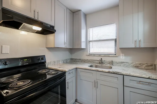 325 S HACKBERRY ST San Antonio, TX 78203