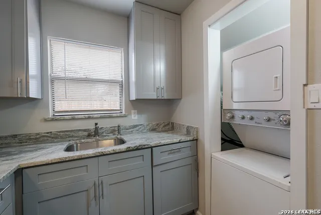 325 S HACKBERRY ST San Antonio, TX 78203