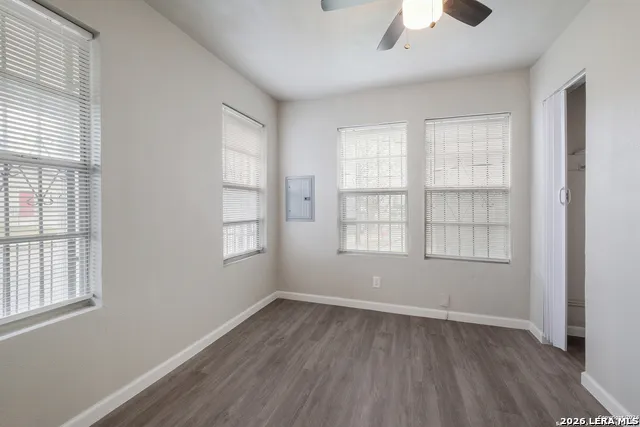 325 S HACKBERRY ST San Antonio, TX 78203