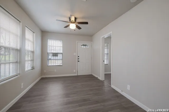 325 S HACKBERRY ST San Antonio, TX 78203