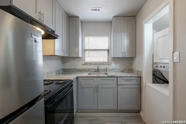 325 S HACKBERRY ST San Antonio, TX 78203