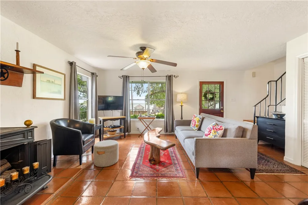 418 Woodhaven Ingleside, TX 78362