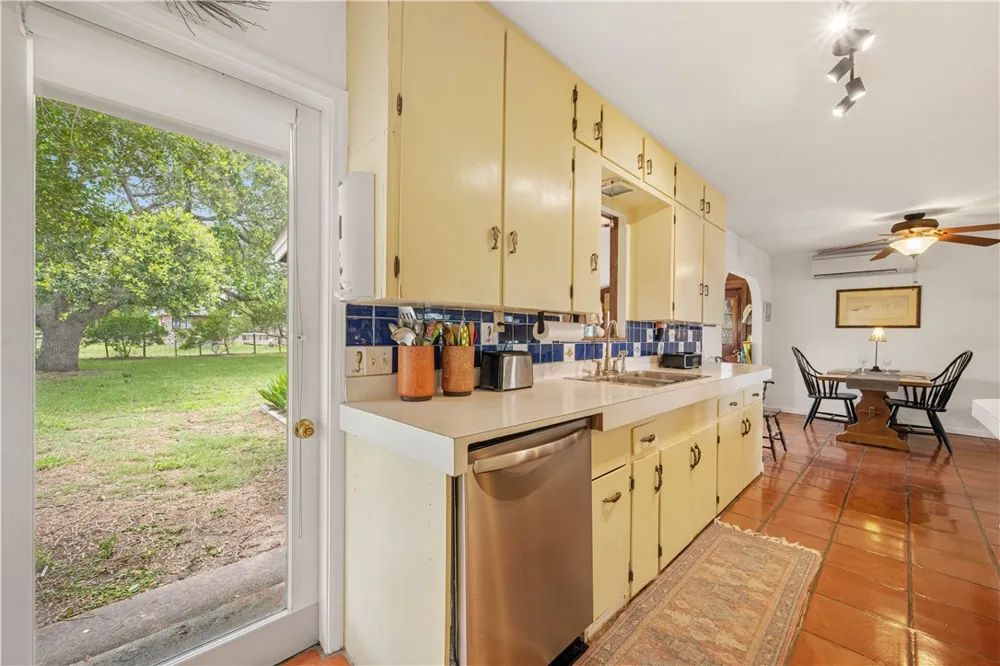 418 Woodhaven Ingleside, TX 78362