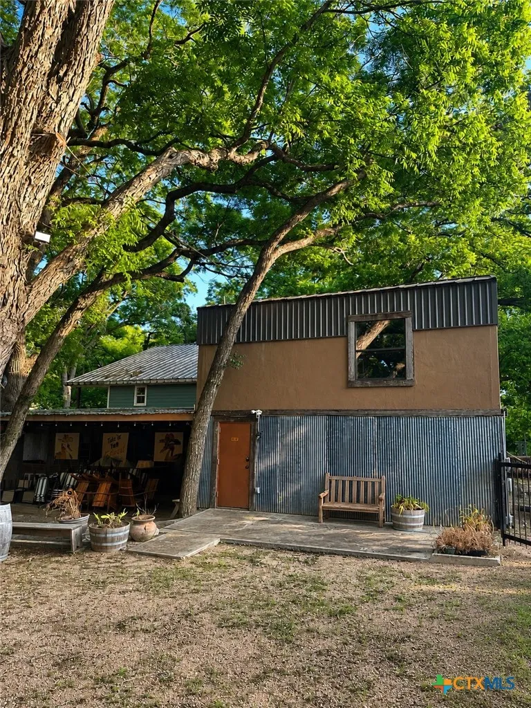 8400 River Road New Braunfels, TX 78132
