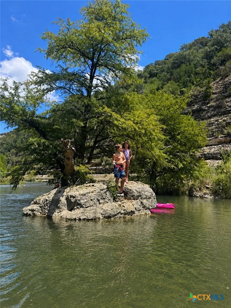 8400 River Road New Braunfels, TX 78132