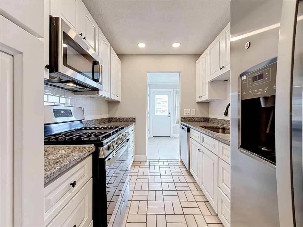 6025 SHORE BOULEVARD S #106 Gulfport, FL 33707