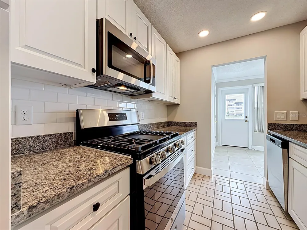6025 SHORE BOULEVARD S #106 Gulfport, FL 33707