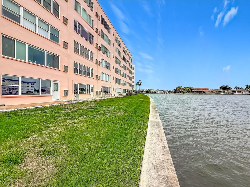 6025 SHORE BOULEVARD S #106 Gulfport, FL 33707