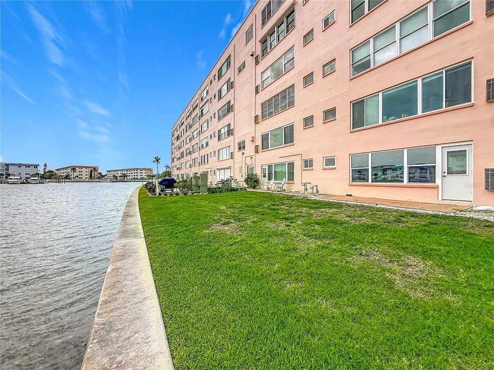 6025 SHORE BOULEVARD S #106 Gulfport, FL 33707