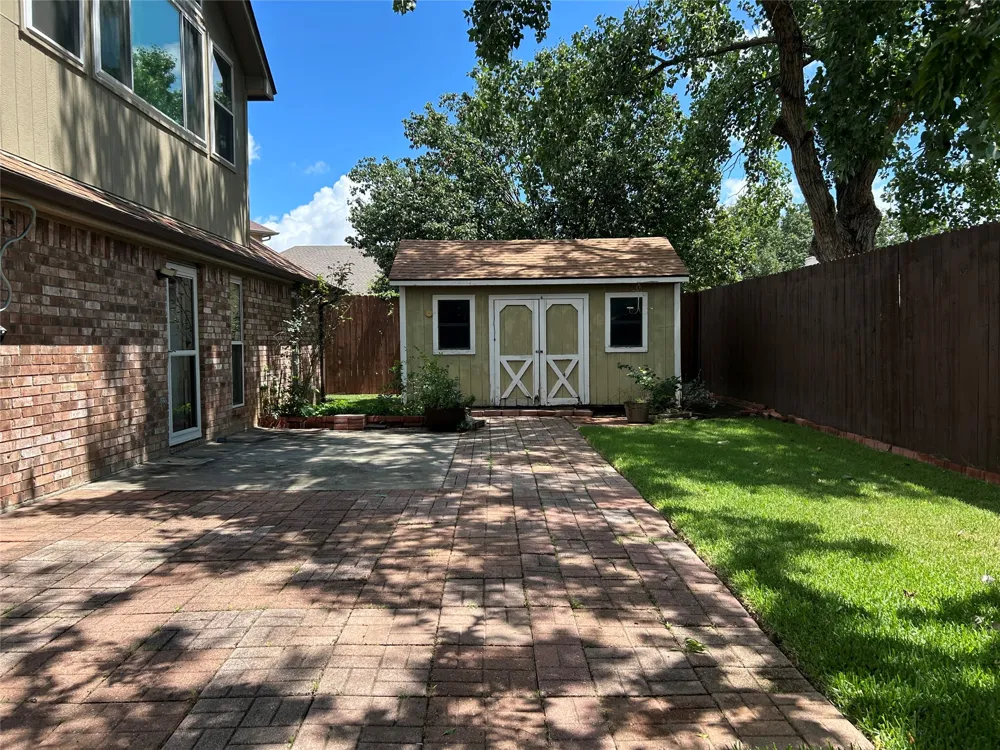 2106 Millwood Drive Corinth, TX 76210