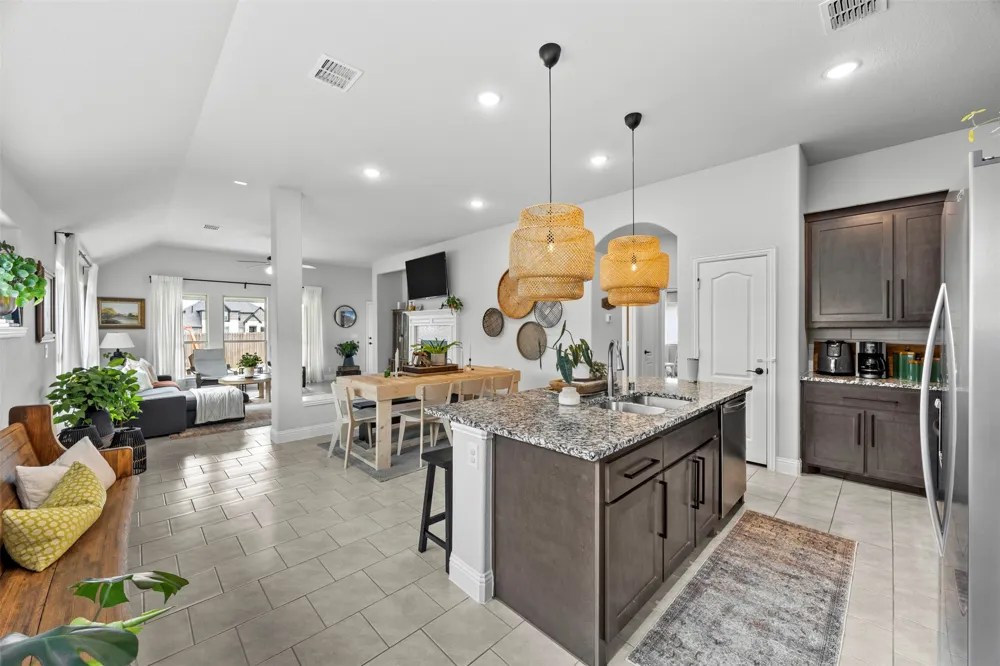 1084 Imperial Eagle Road Alvarado, TX 76009