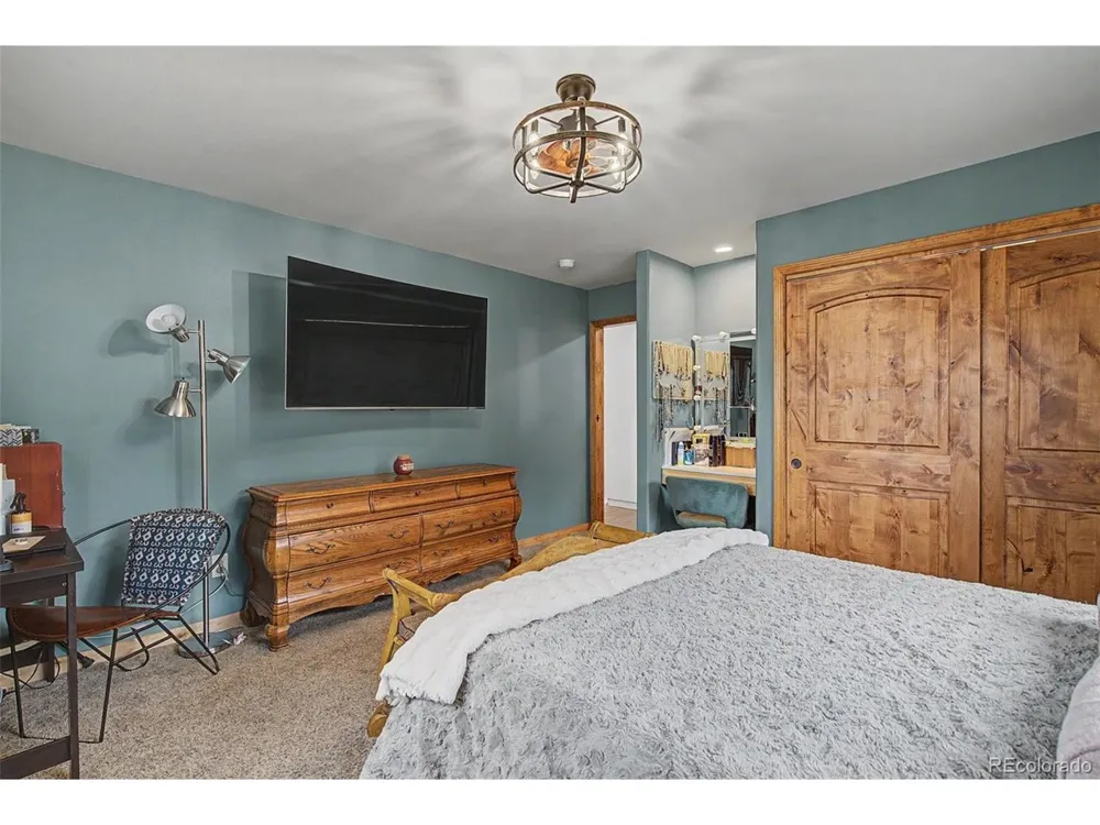 621 School House Hl Victor, CO 80860