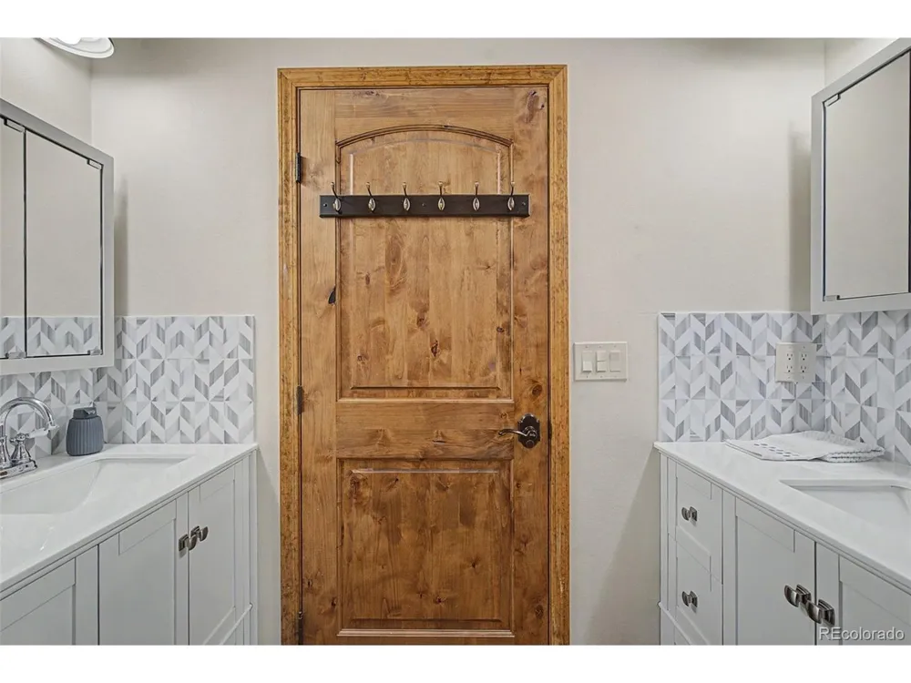 621 School House Hl Victor, CO 80860