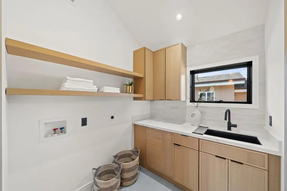 1548 Cypress Avenue Burlingame, CA 94010