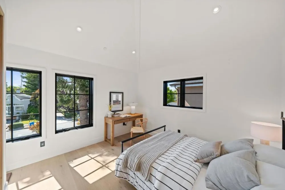1548 Cypress Avenue Burlingame, CA 94010