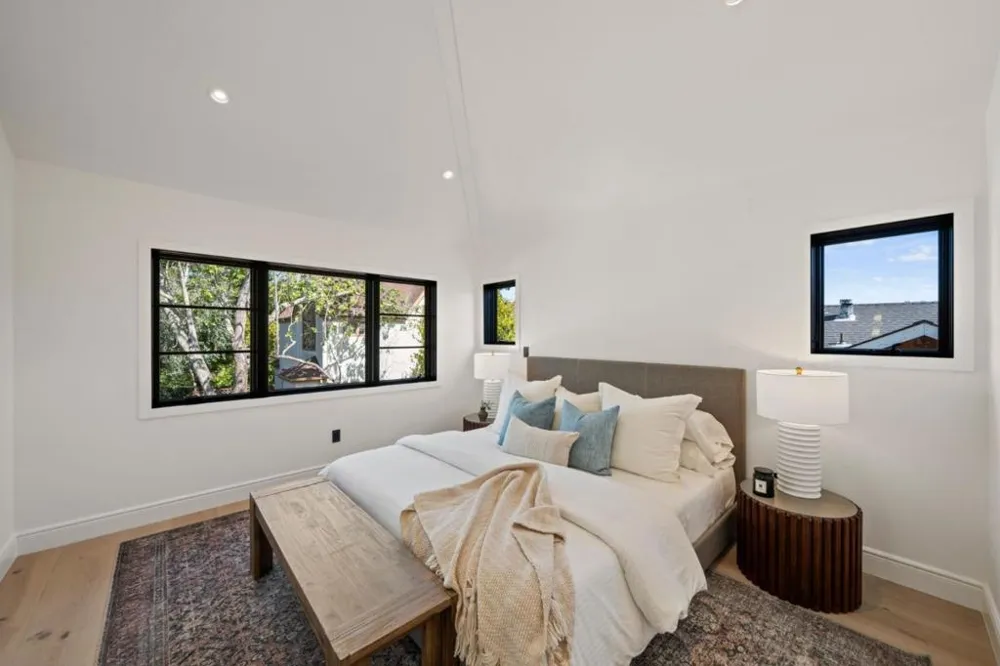 1548 Cypress Avenue Burlingame, CA 94010
