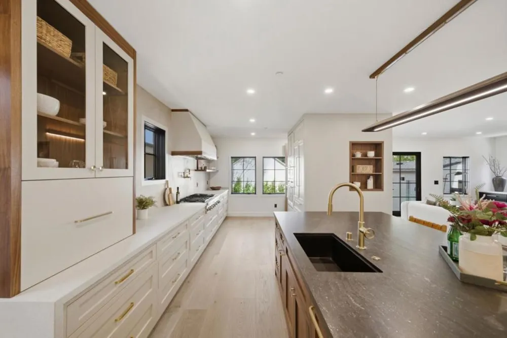 1548 Cypress Avenue Burlingame, CA 94010