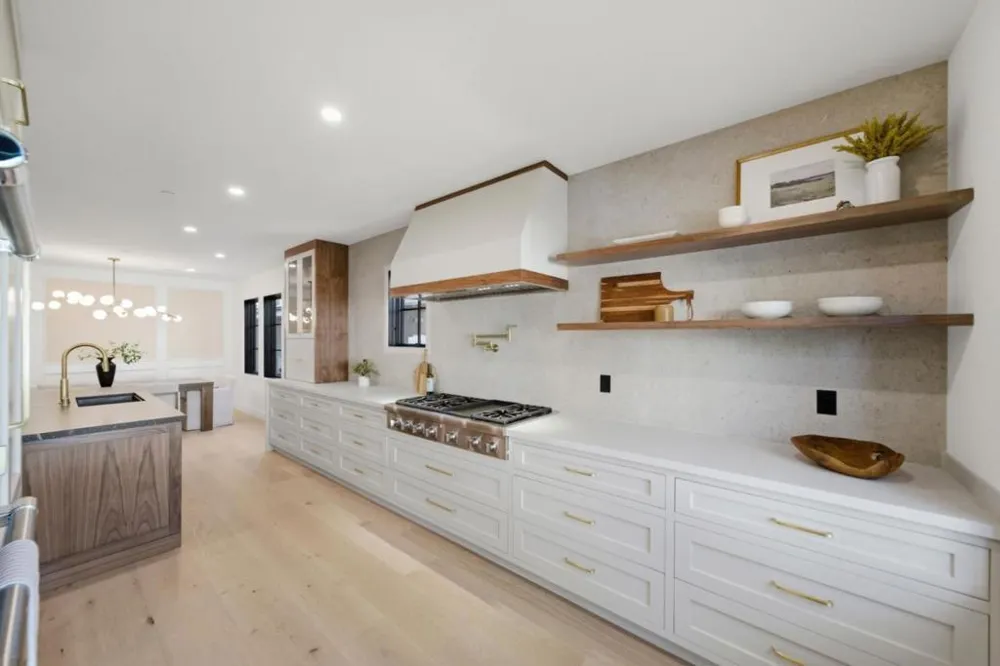 1548 Cypress Avenue Burlingame, CA 94010