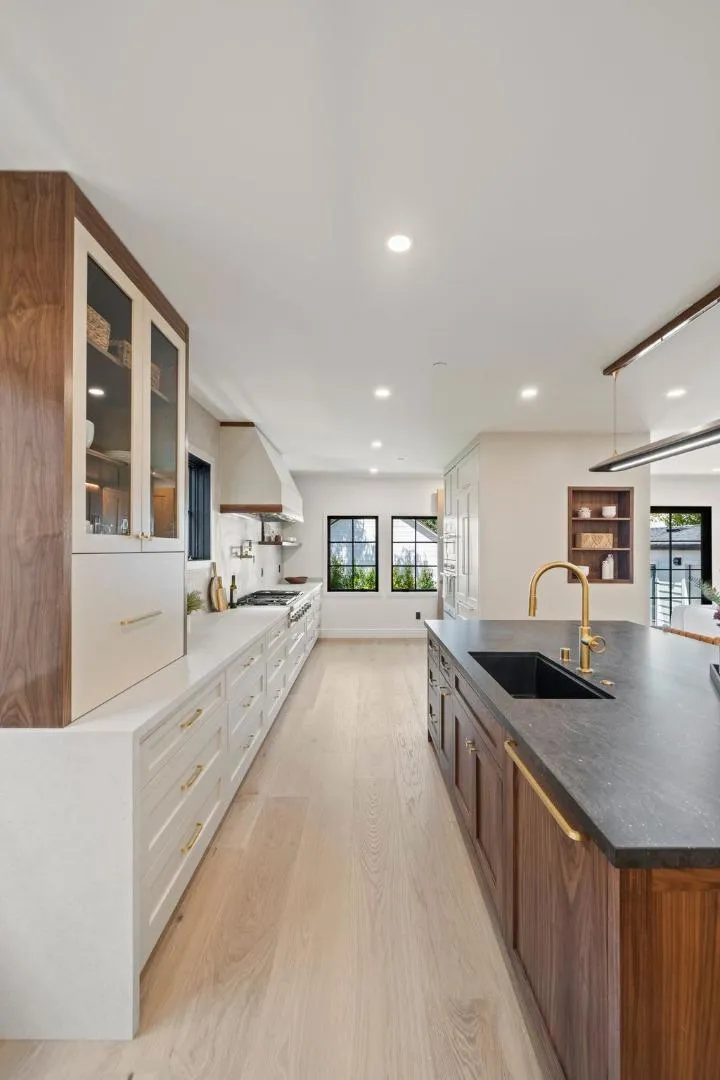 1548 Cypress Avenue Burlingame, CA 94010