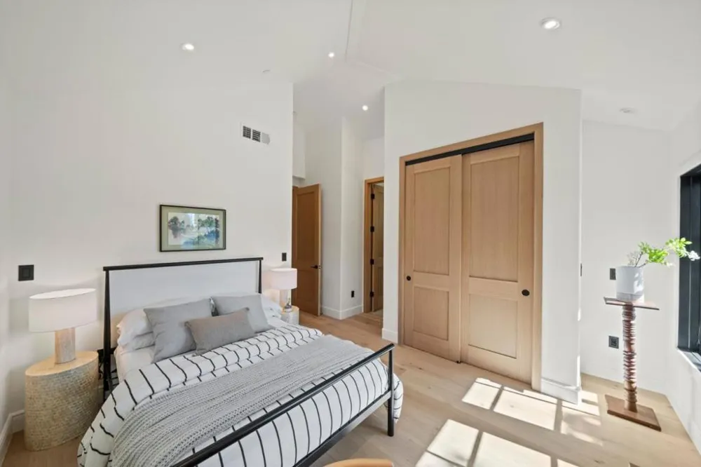 1548 Cypress Avenue Burlingame, CA 94010